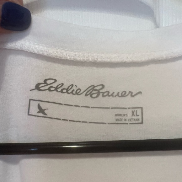 Eddie Bauer ladies short sleeve blouse. White color. Size XL - Picture 2 of 3